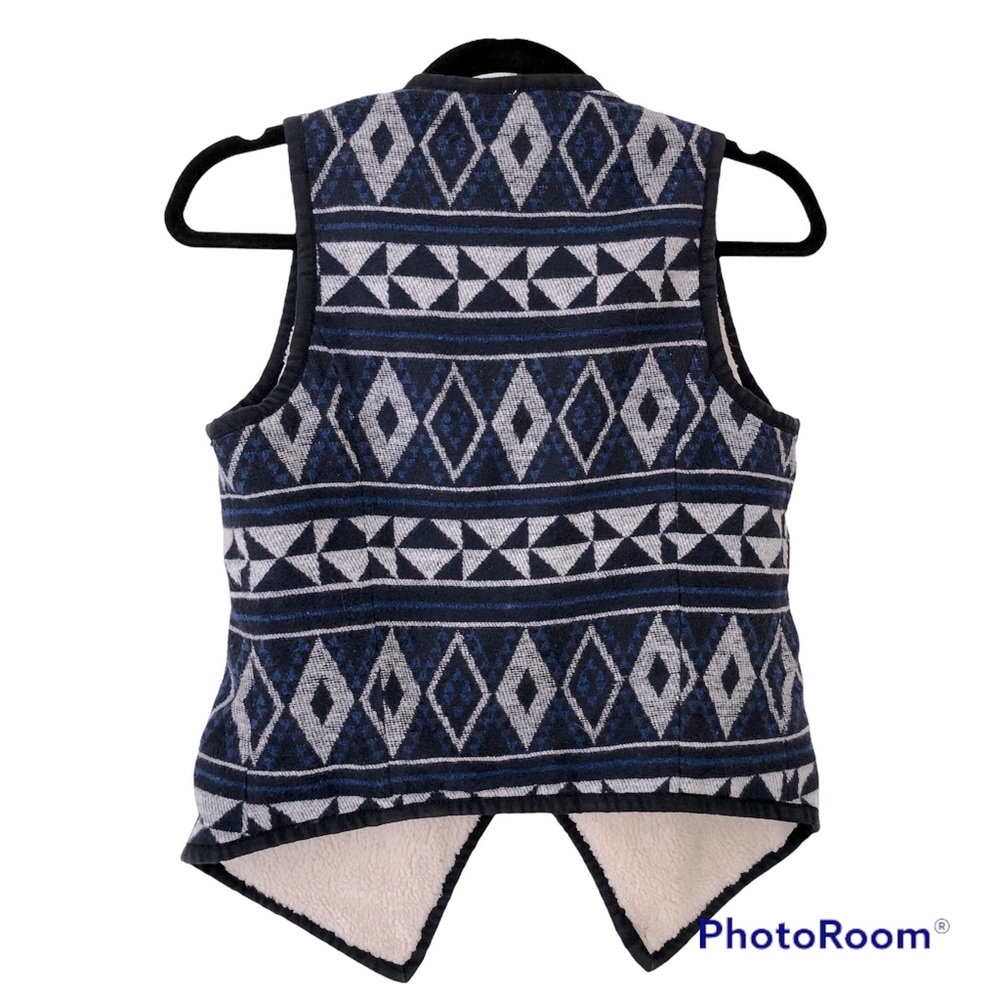 Vest - Picture 2 of 3